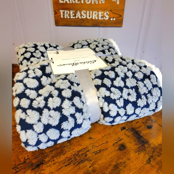 Eddie Bauer plush Sherpa Throw-blue/grey/white - Picture 3 of 6